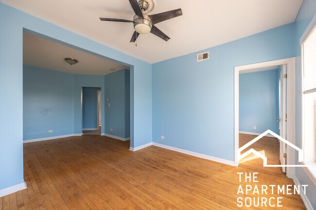 Foto del edificio - 4058 W Congress Pkwy