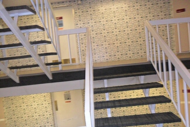 Building Photo - 147 Turner Rd