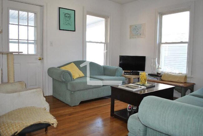 Foto del edificio - Desirable BU Location. Walk to School. Spa...