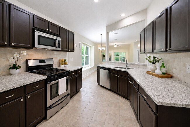 Foto del edificio - 20022 Rustic Lake Ln
