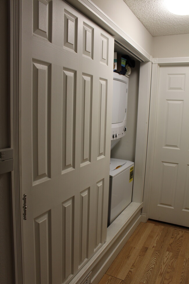 washer/dryer in unit - 6385 Oak St