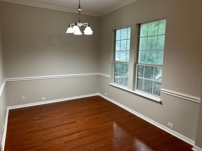 Foto del edificio - Cute one in Village Park!