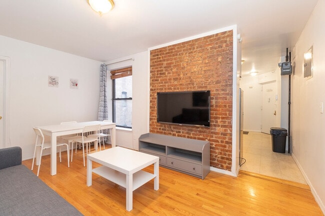 Building Photo - 329 E 94th St