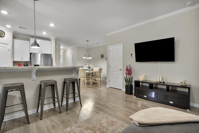 Building Photo - 230 Sonoma Dr