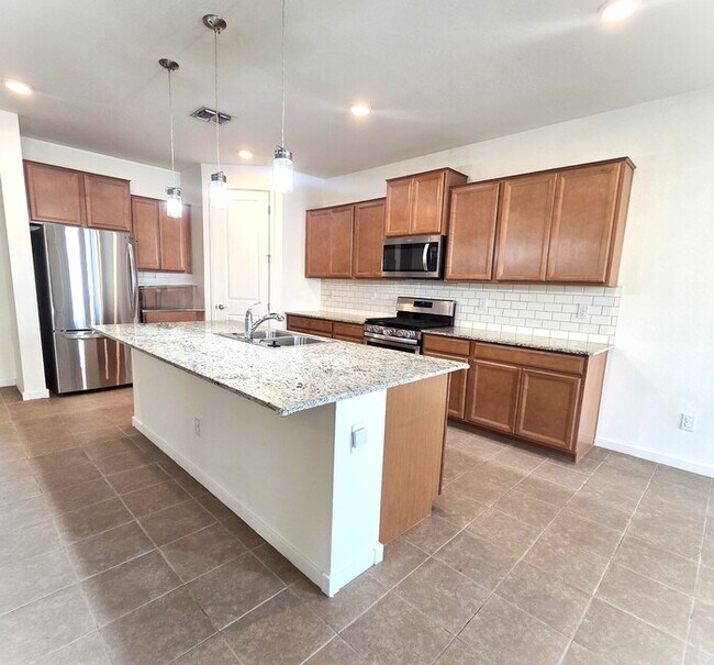 Building Photo - Stunning 3 bedroom with a flex room 2 baths