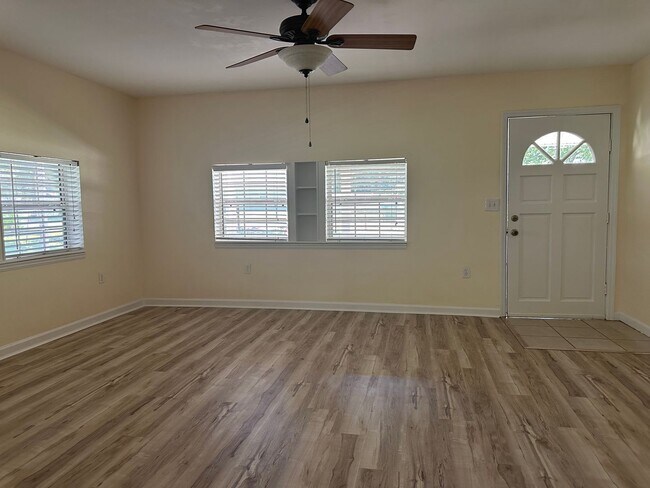 Foto del edificio - 2 Bedroom Home Available Now
