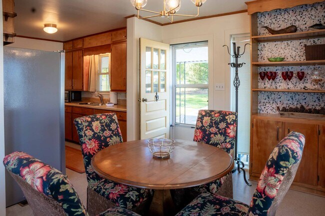 Foto del edificio - 1806 W Main St