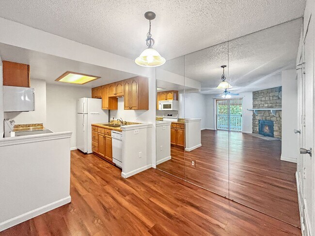 Foto del edificio - $0 DEPOSIT OPTION. SPACIOUS 2-BEDROOM, 2-B...