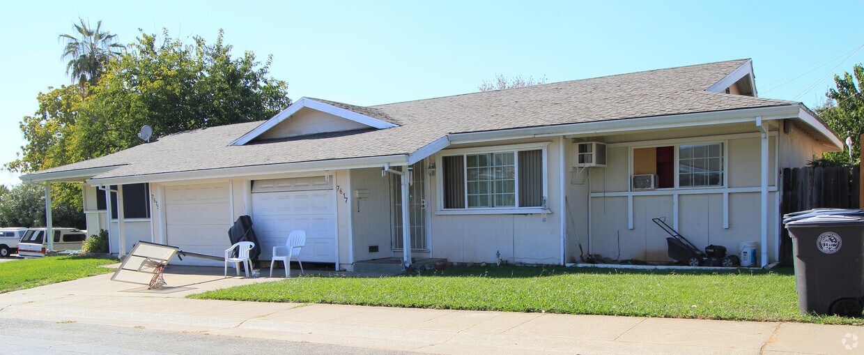 Building Photo - Almond Terrace Duplexes