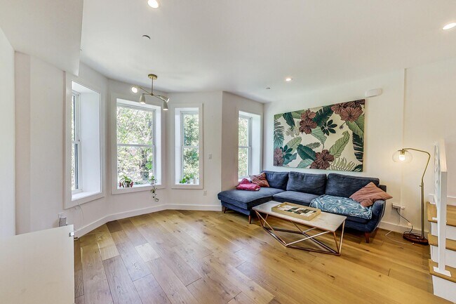 Building Photo - 25 U St NE