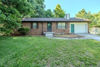 Building Photo - 329 Gordon Cir