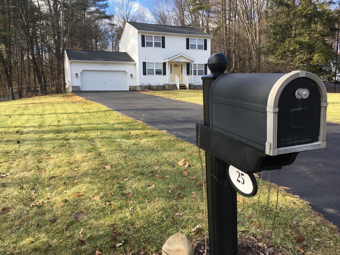 Front - 25 Greenfield Manor Rd