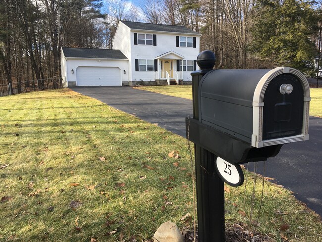 Building Photo - 25 Greenfield Manor Rd Building Photo - 25 Greenfield Manor Rd