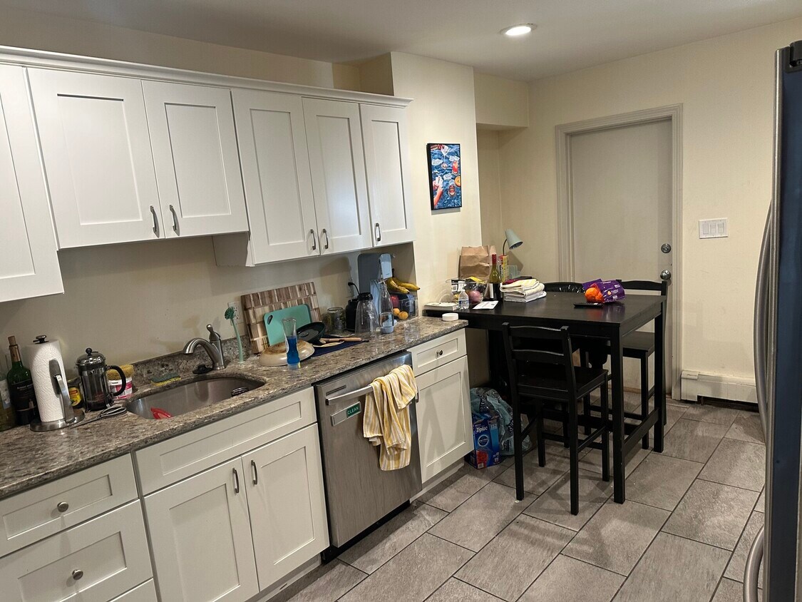 Primary Photo - 147 L St