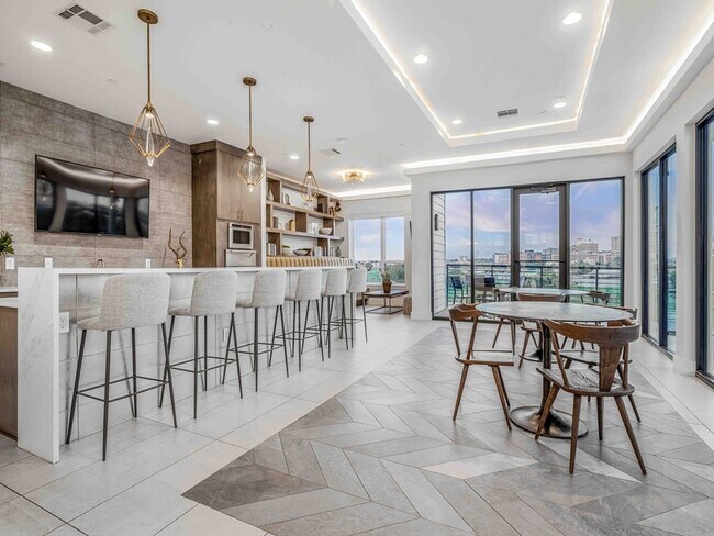 Salón Sky del edificio norte - Bexley at Left Bank