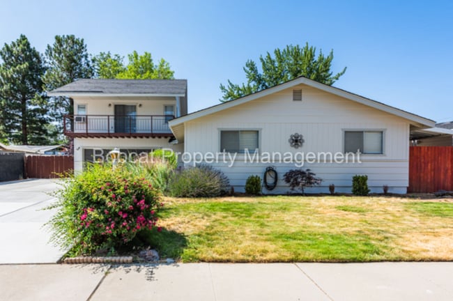 Building Photo - 517 Lander Dr