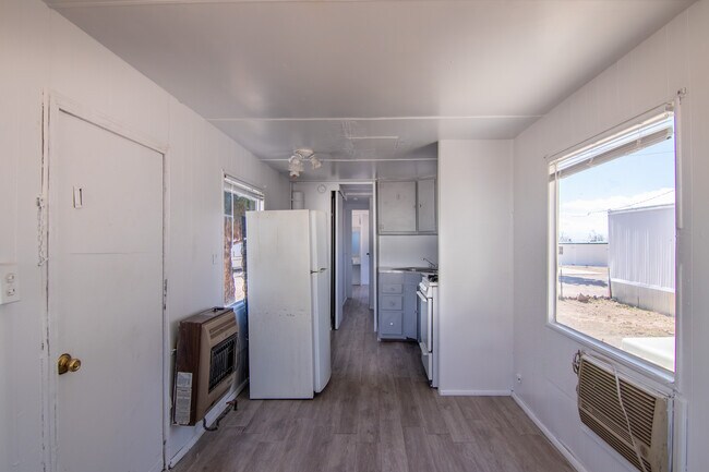 Building Photo - 825 W Sieling Loop
