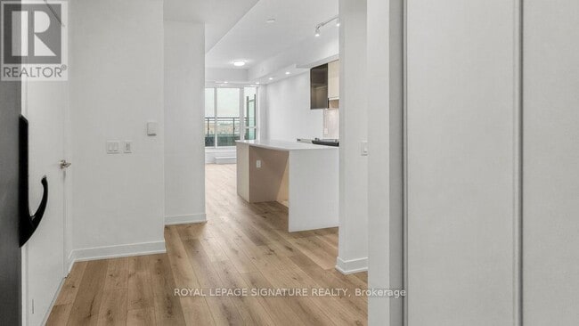 Building Photo - 405 Dundas St W