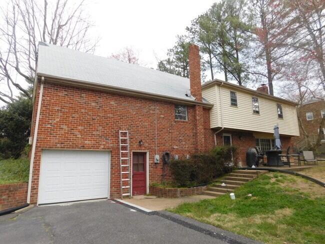 Foto del edificio - 10201 Garfield Rd