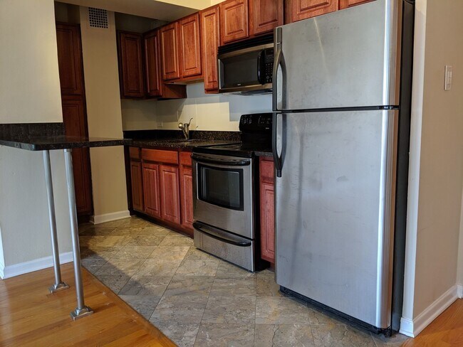 Foto del edificio - 4180 N Marine Dr