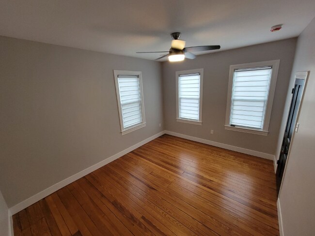 Foto del edificio - 481 E Market St