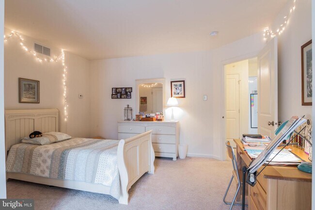 Foto del edificio - 406 Williamson Ct
