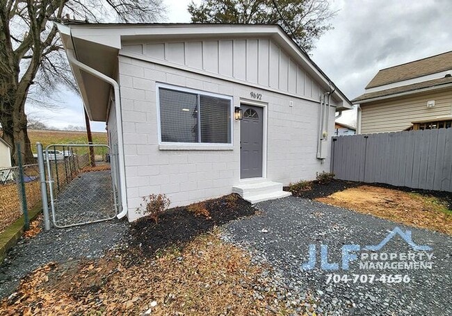 Foto del edificio - Beautifully Remodeled 1 Bed/1 Bath Home in Cramerton!