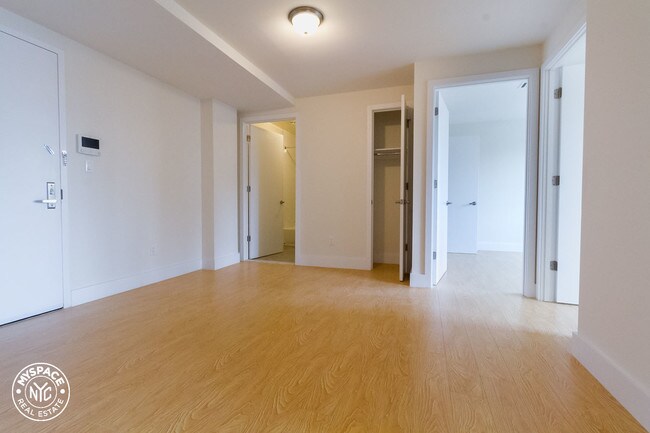 Foto del edificio - 1024 Gates Ave