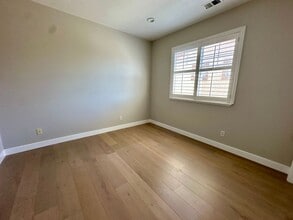 Building Photo - 2298 Lenox Pl