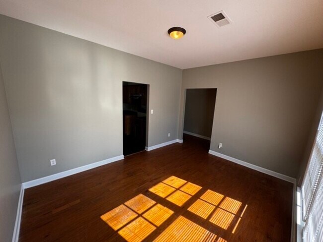Building Photo - 5028 Wilburn Ave