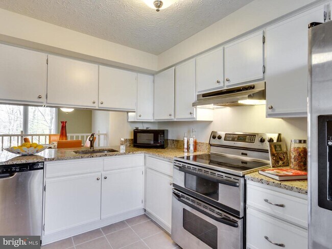 Foto del edificio - 2811 New Providence Ct