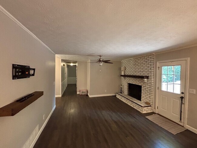 Building Photo - Beautifully Renovated 3-Bedroom, 2-Bath Ranch Home on Full Basement!