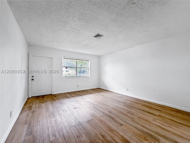 Foto del edificio - 1725 NW 54th Terrace