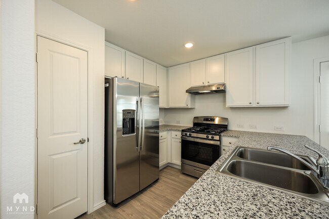 Building Photo - 939 Cook Bnd