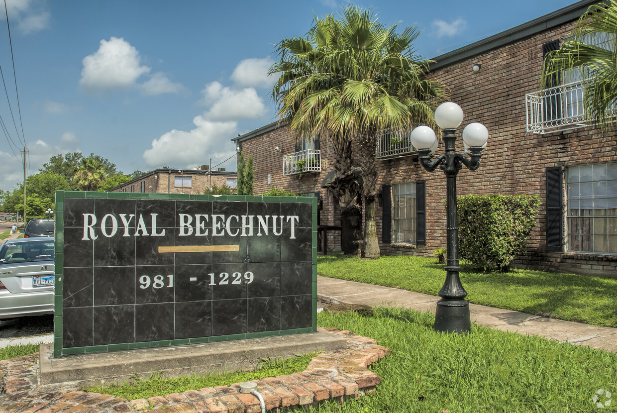 Building Photo - Royal Beechnut