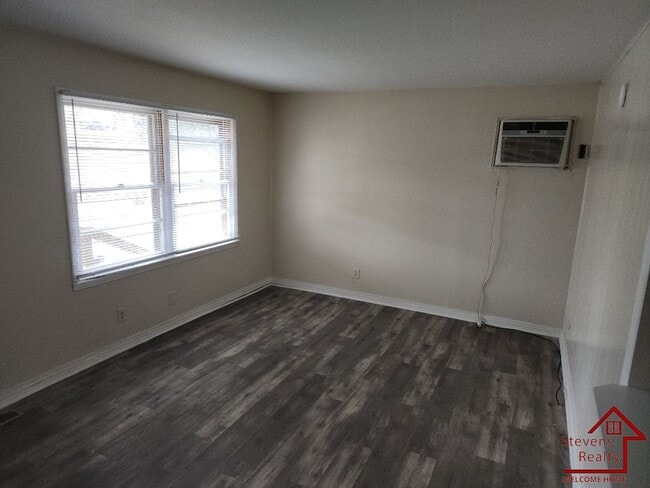 Building Photo - 1202 Pleasant View Dr