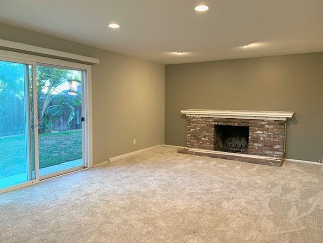 Foto del edificio - Camarillo | 3 Bed + 2 Bath Home | Jay Ct.
