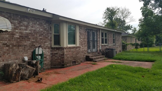 Foto del edificio - 17 Endo Dr