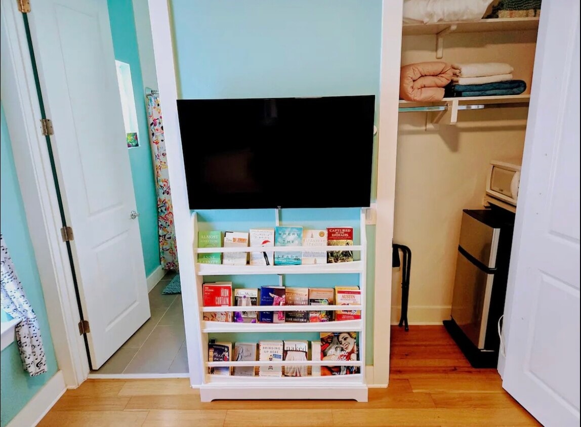 Building Photo - 701 Vargas Rd