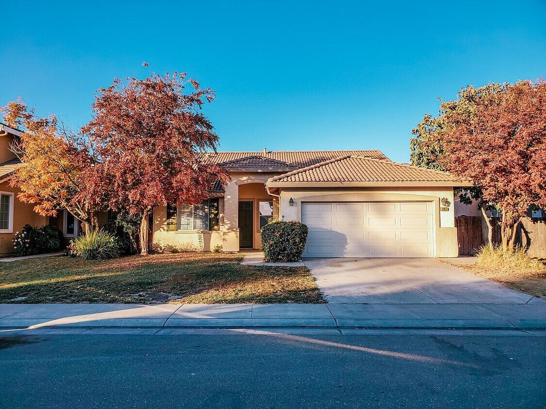 Primary Photo - 267 Olivine Ave