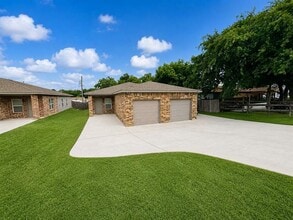 Building Photo - 8006 Doreen Ave