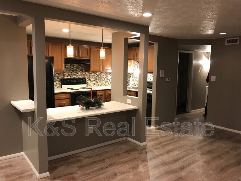 Primary Photo - 1636 Jefferson Ridge Dr