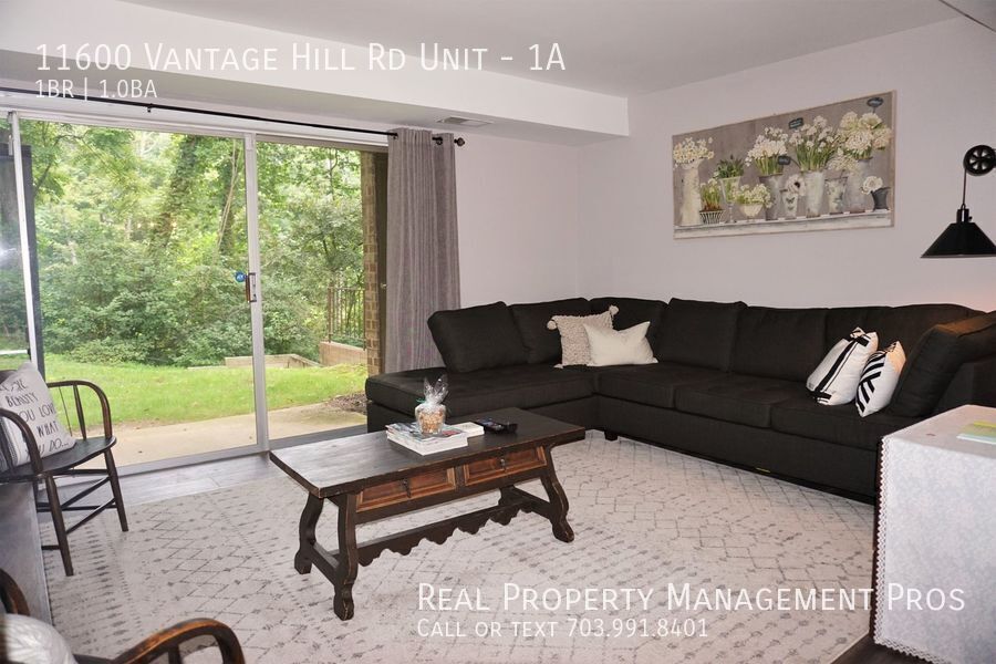 Primary Photo - Updated Condo In the Heart of Reston For R...