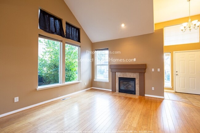 Building Photo - Bright and Open Tigard Gem with Ample Park...