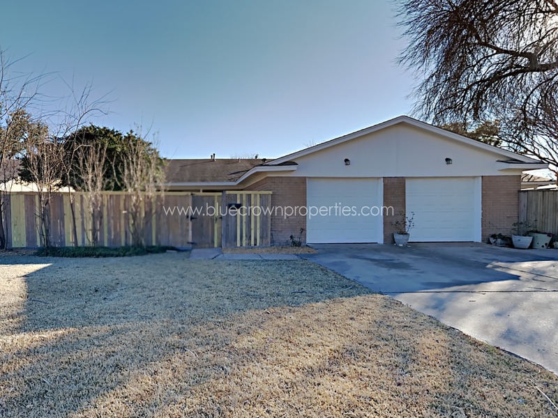 Primary Photo - 606 Royal Crest Dr