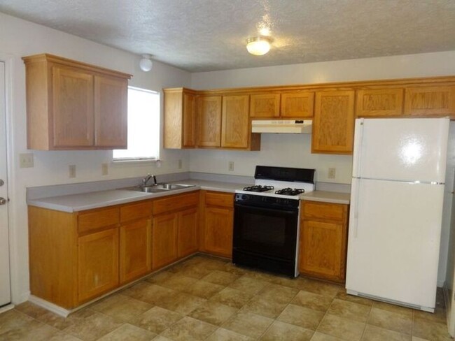 Building Photo - Tally Villas ~~ Townhome at 918 Pedro Driv...
