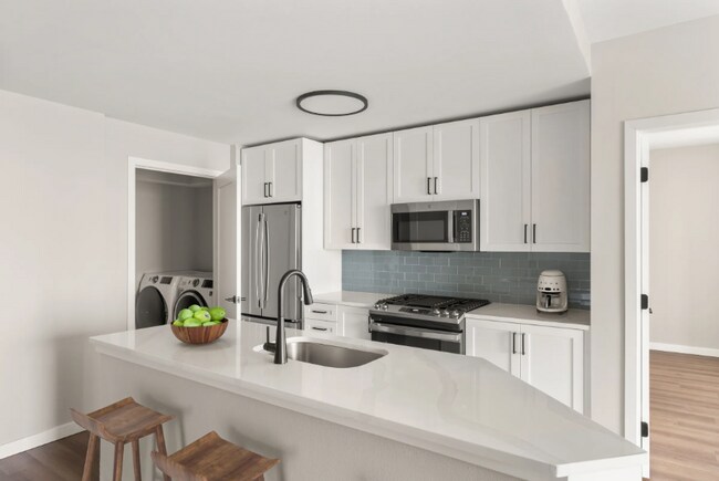 Building Photo - 43 Thorndike St