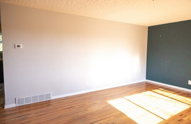 Foto del edificio - 2162 Jackson Ave