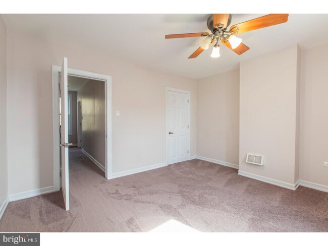 Foto del edificio - 3319 Krail St