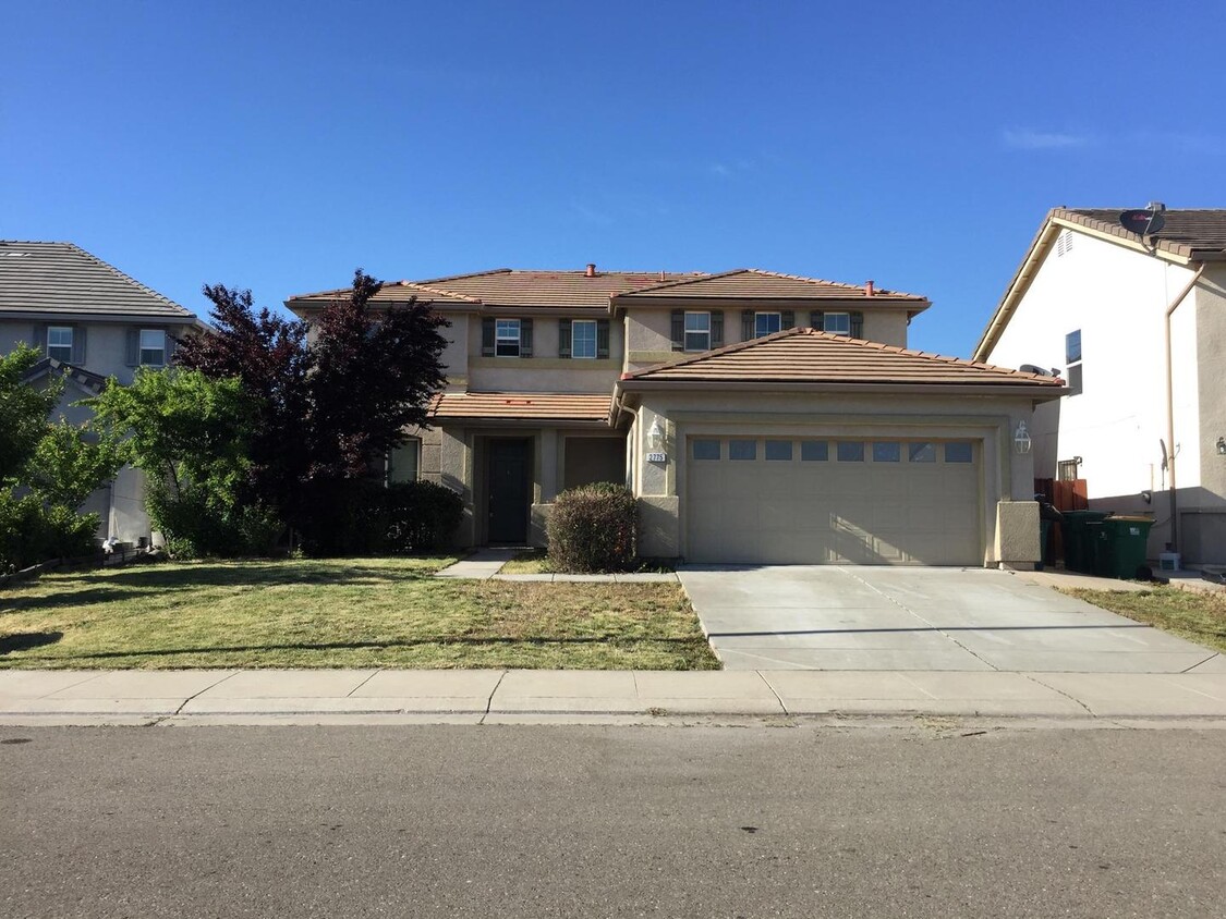 Primary Photo - Specious Home has 5Br and 3Ba.